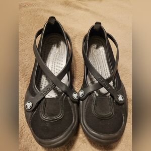 Girls crocks black size 4